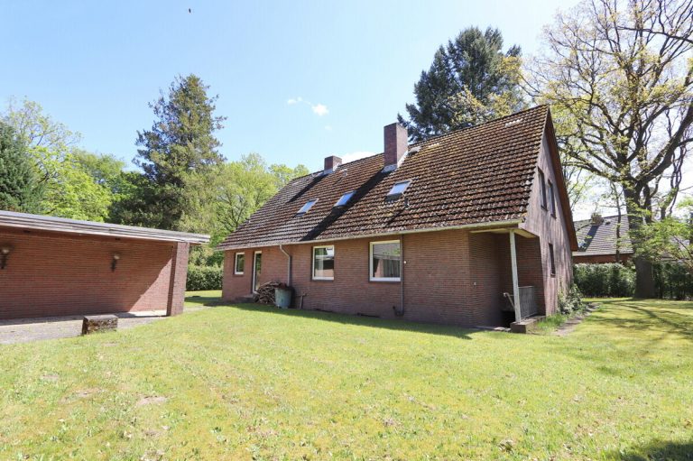 Immobilienangebot - Hamburg - Haus_Wohnung - Einfamilienhaus mit Einliegerwohnung und Doppelgarage in Hamburg Langenhorn