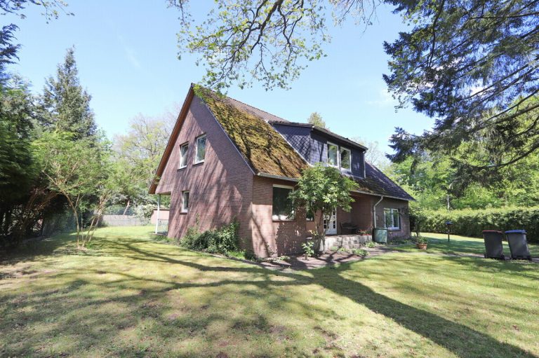 Immobilienangebot - Hamburg - Haus_Wohnung - Einfamilienhaus mit Einliegerwohnung und Doppelgarage in Hamburg Langenhorn