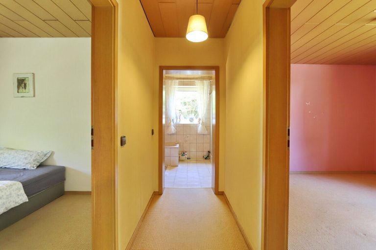 Immobilienangebot - Hamburg - Haus_Wohnung - Einfamilienhaus mit Einliegerwohnung und Doppelgarage in Hamburg Langenhorn