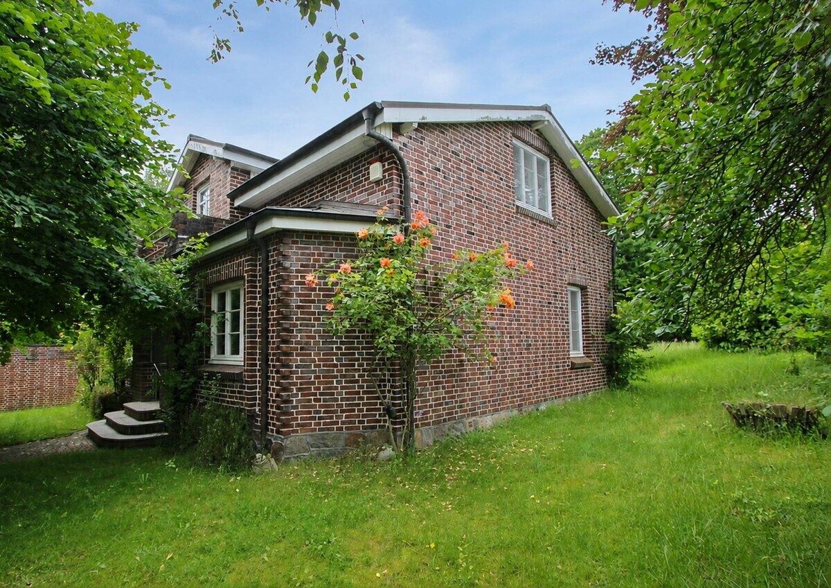 Seitenansicht Immobilienangebot - Kisdorf / Kisdorferwohld - Haus_Wohnung - Wunderschönes Einfamilienhaus auf großem Grundstück in Kisdorf / Kisdorferwohld