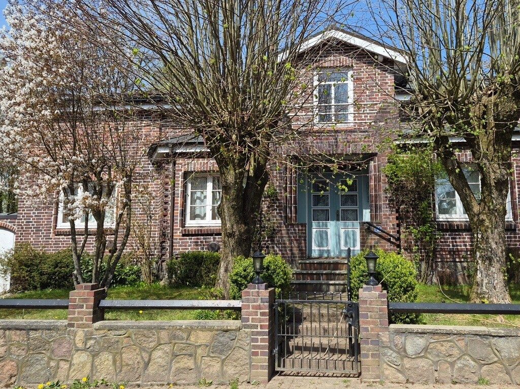 Blick von der Straße Immobilienangebot - Kisdorf / Kisdorferwohld - Haus_Wohnung - Wunderschönes Einfamilienhaus auf großem Grundstück in Kisdorf / Kisdorferwohld