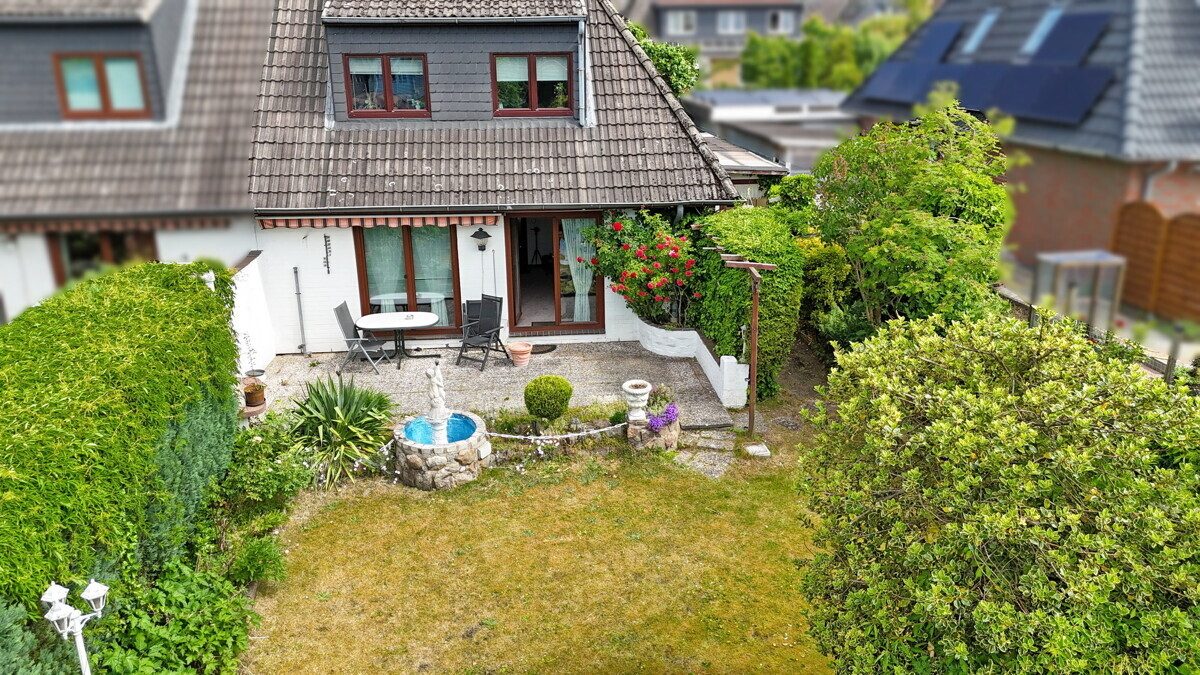 Immobilienangebot - Henstedt-Ulzburg - Haus_Wohnung - Erbpacht! Zentral gelegene Doppelhauhälfte mit Vollkeller und Carport