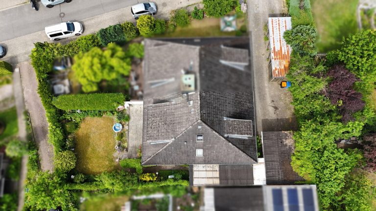 Immobilienangebot - Henstedt-Ulzburg - Haus_Wohnung - Erbpacht! Zentral gelegene Doppelhauhälfte mit Vollkeller und Carport