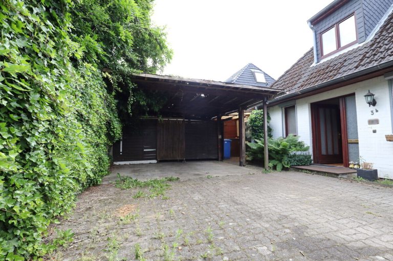 Immobilienangebot - Henstedt-Ulzburg - Haus_Wohnung - Erbpacht! Zentral gelegene Doppelhauhälfte mit Vollkeller und Carport