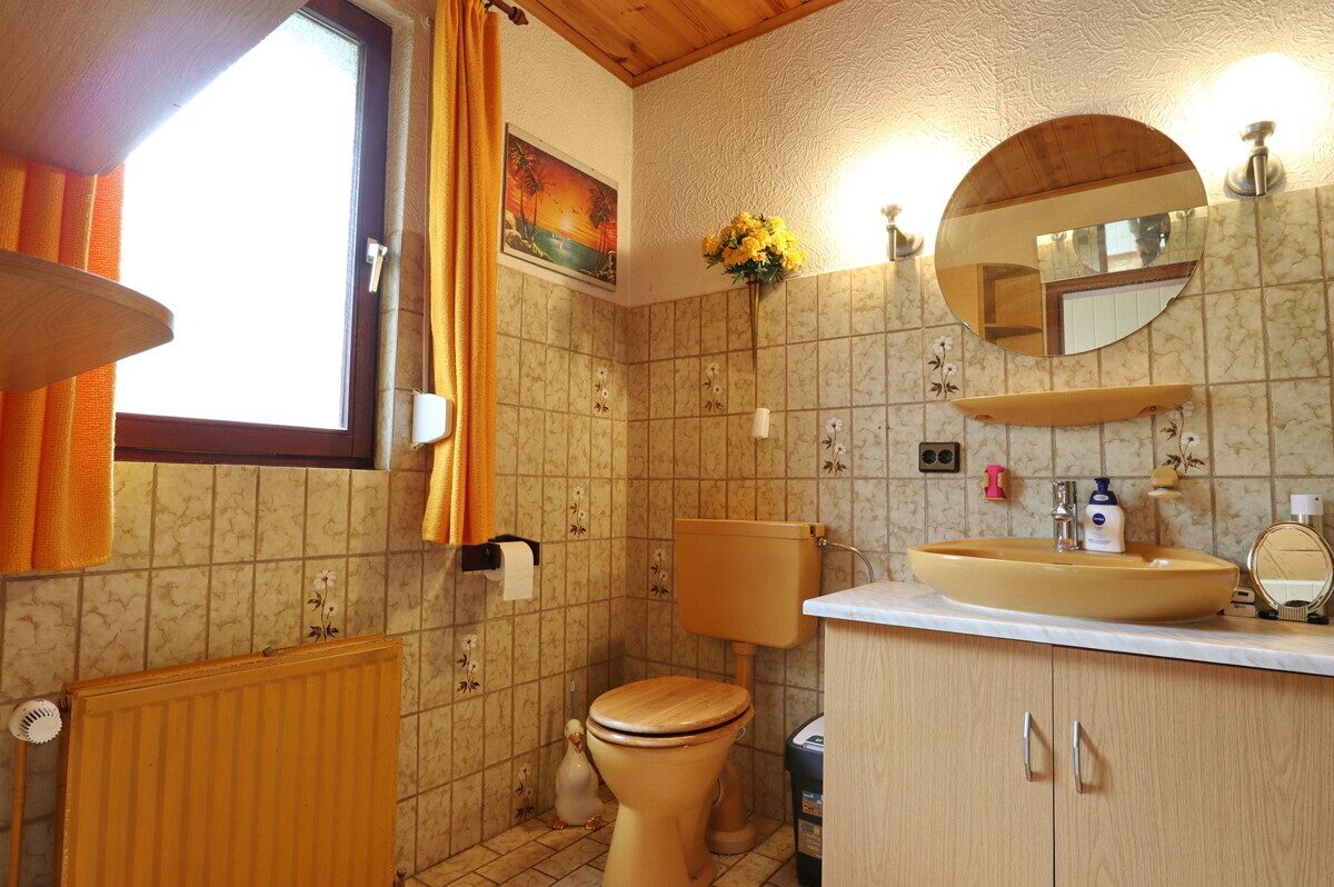 Immobilienangebot - Henstedt-Ulzburg - Haus_Wohnung - Erbpacht! Zentral gelegene Doppelhauhälfte mit Vollkeller und Carport