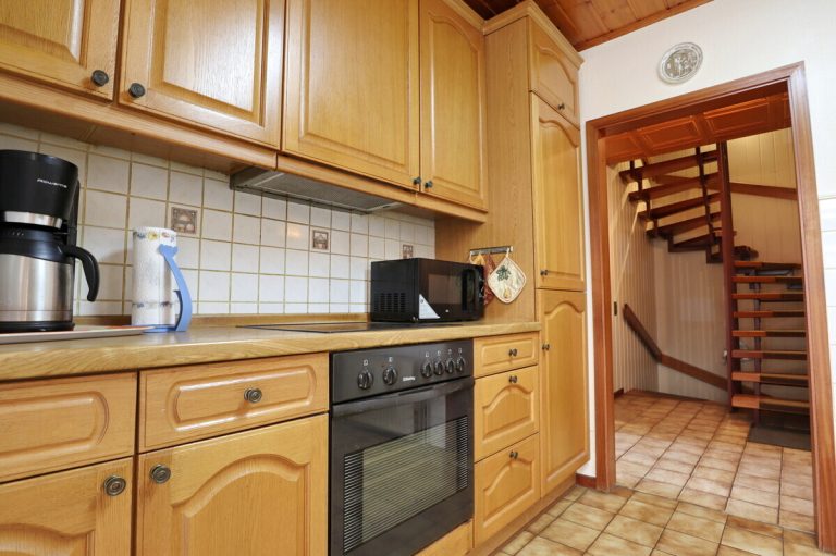 Immobilienangebot - Henstedt-Ulzburg - Haus_Wohnung - Erbpacht! Zentral gelegene Doppelhauhälfte mit Vollkeller und Carport
