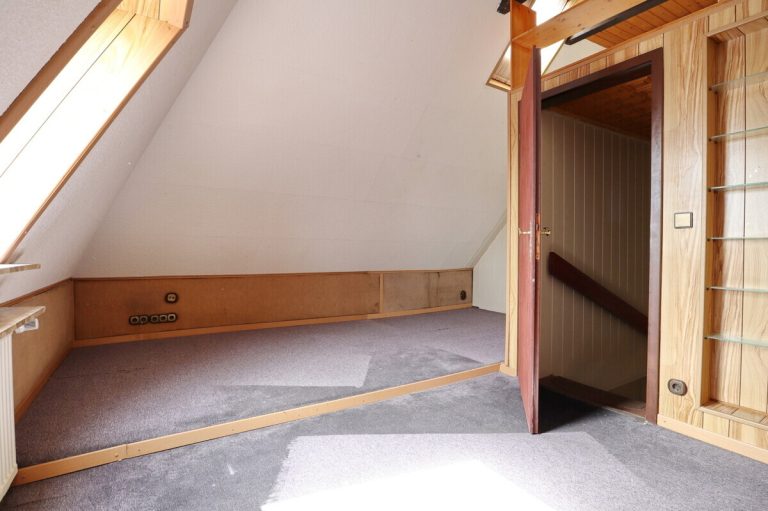Immobilienangebot - Henstedt-Ulzburg - Haus_Wohnung - Erbpacht! Zentral gelegene Doppelhauhälfte mit Vollkeller und Carport