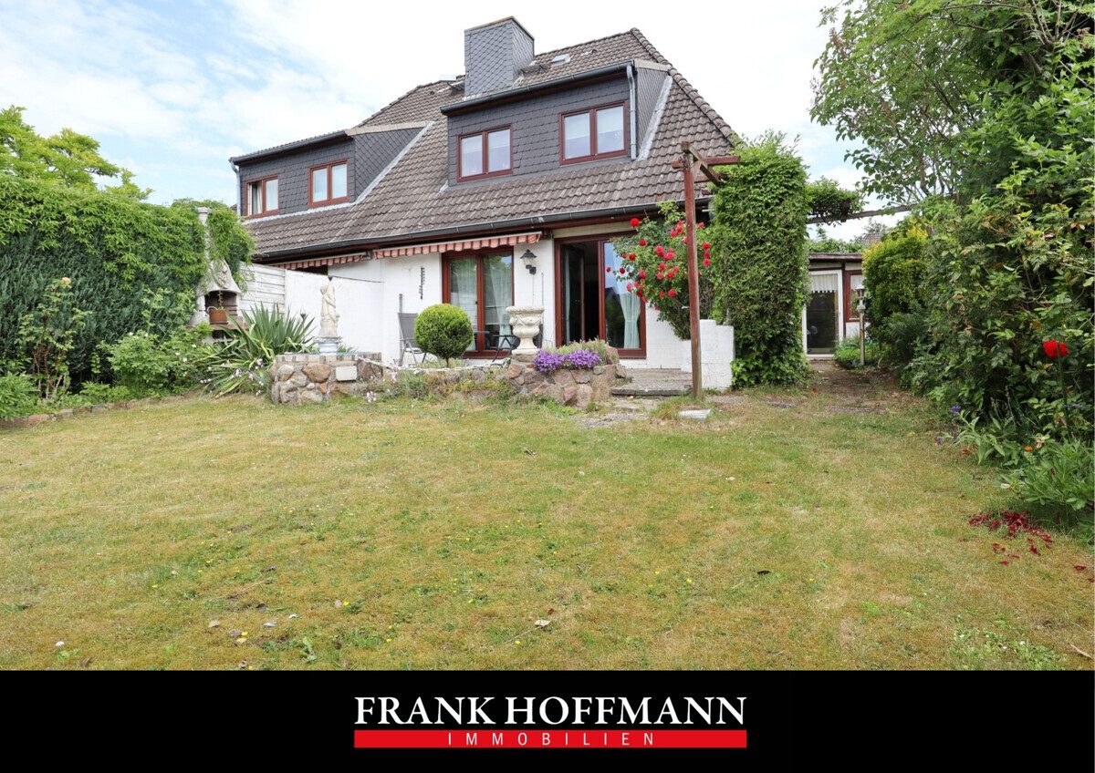 Immobilienangebot - Henstedt-Ulzburg - Haus_Wohnung - Erbpacht! Zentral gelegene Doppelhauhälfte mit Vollkeller und Carport