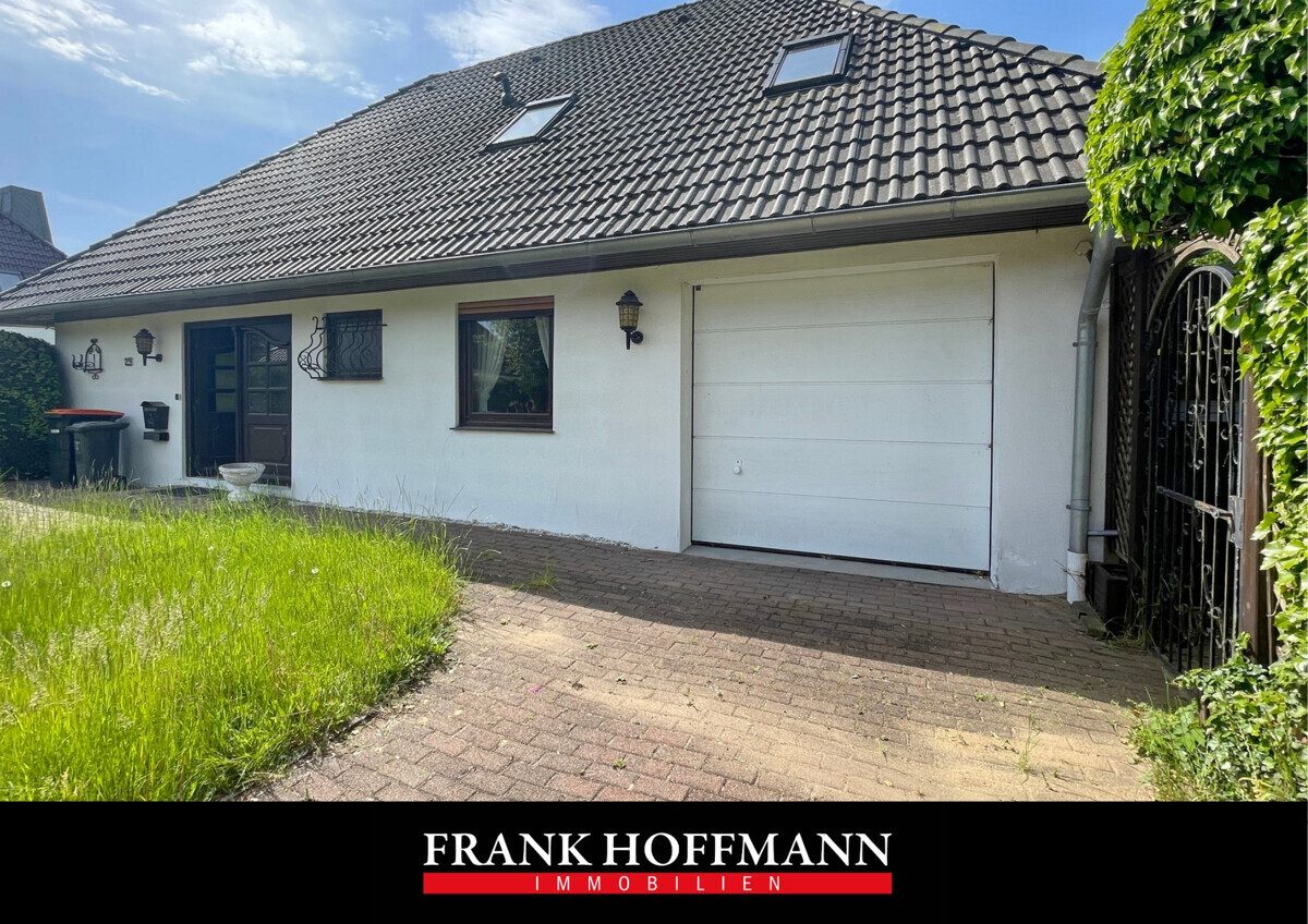 Immobilienangebot - Wakendorf II - Haus_Wohnung - Einfamilienhaus mit Garage und großzügigem Pool in Wakendorf II