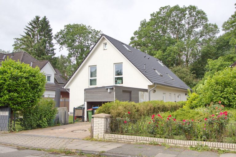 Immobilienangebot - Hamburg - Haus_Wohnung - Moderne Doppelhaushälfte mit Stellplatz in Hamburg Farmsen Berne