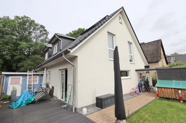 Immobilienangebot - Hamburg - Haus_Wohnung - Moderne Doppelhaushälfte mit Stellplatz in Hamburg Farmsen Berne