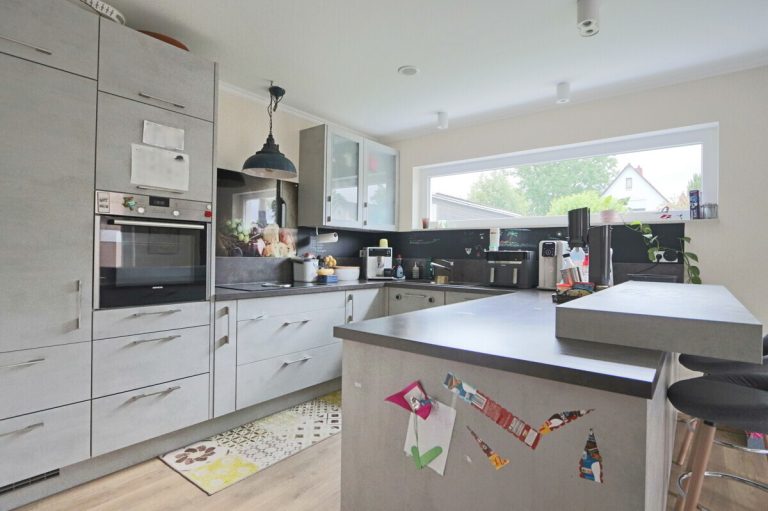 Immobilienangebot - Hamburg - Haus_Wohnung - Moderne Doppelhaushälfte mit Stellplatz in Hamburg Farmsen Berne