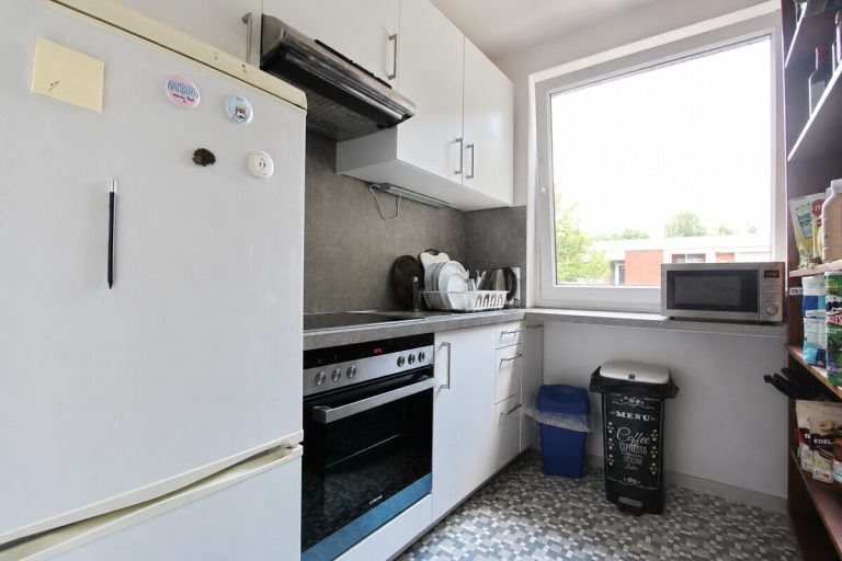 Immobilienangebot - Hamburg - Alle - Vermietete Eigentumswohnung mit Tiefgaragenstellplatz und Balkon  in Hamburg-Meiendorf.