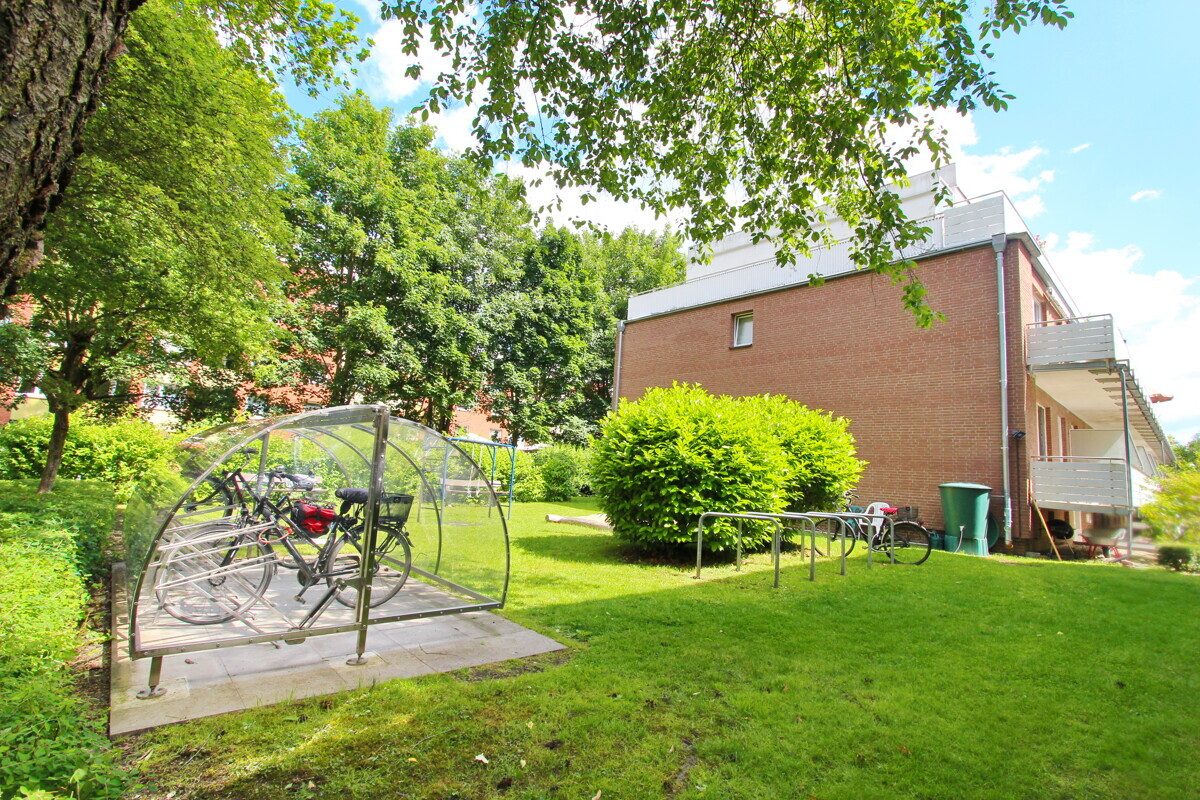 Fahrradgarage und Spielplatz Immobilienangebot - Hamburg - Haus_Wohnung - Kapitalanlage in Hamburg-Meiendorf - Vermietete Eigentumswohnung mit Tiefgaragenstellplatz & Balkon.