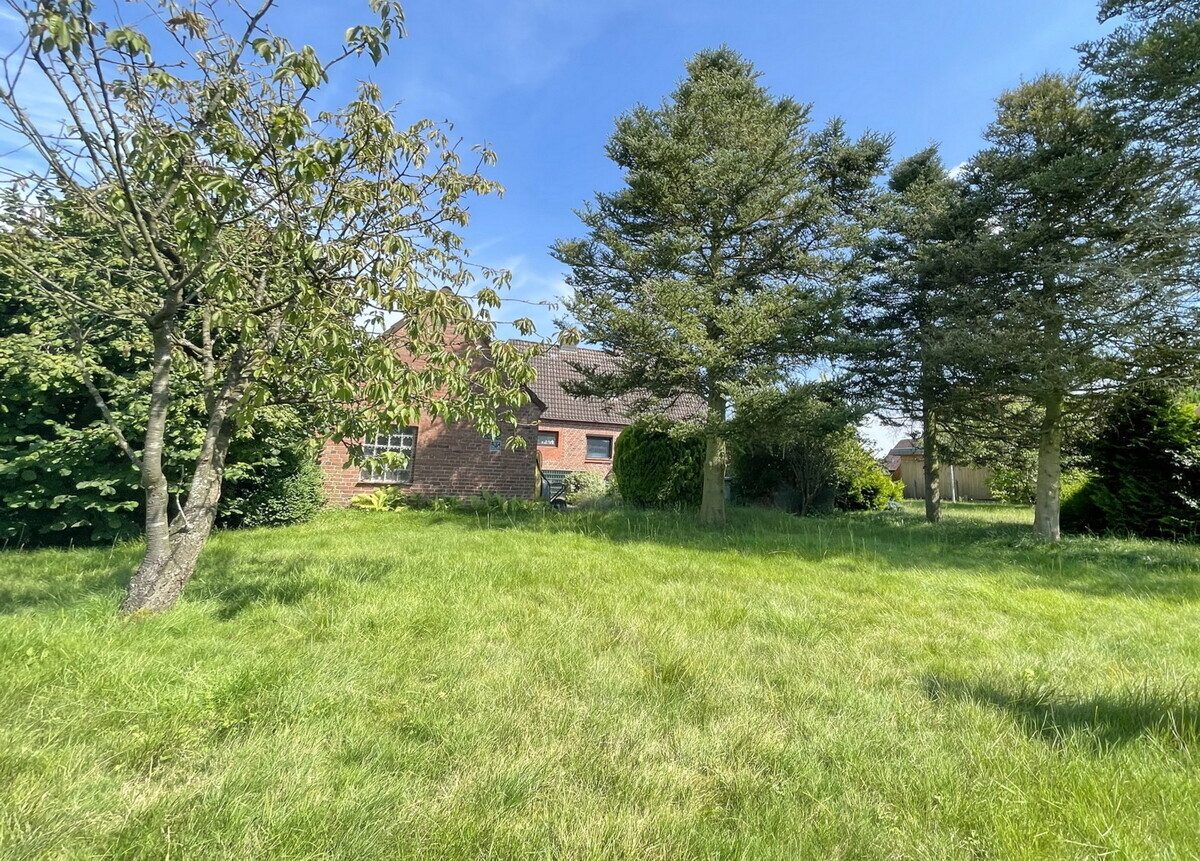 Außenansicht Immobilienangebot - Itzstedt - Haus_Wohnung - Teilbares Baugrundstück in Itzstedt mit Altbestand