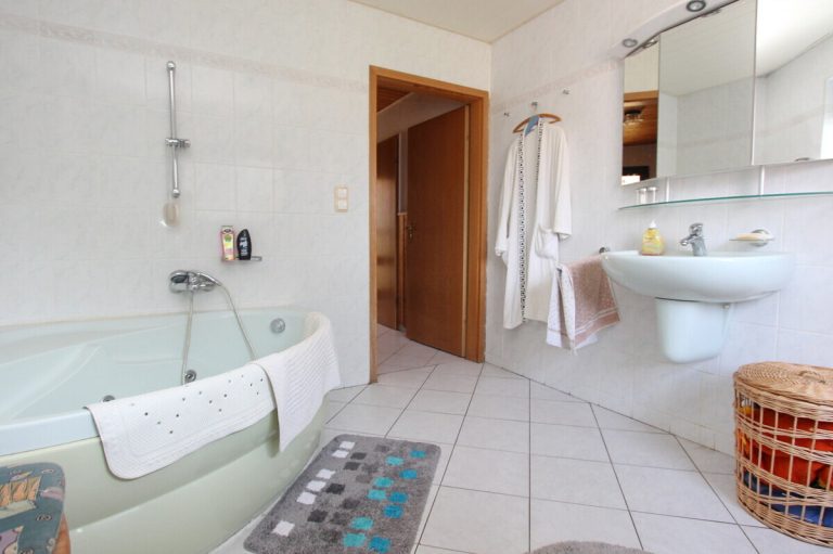 Immobilienangebot - Itzstedt - Haus_Wohnung - Teilbares Baugrundstück in Itzstedt mit Altbestand