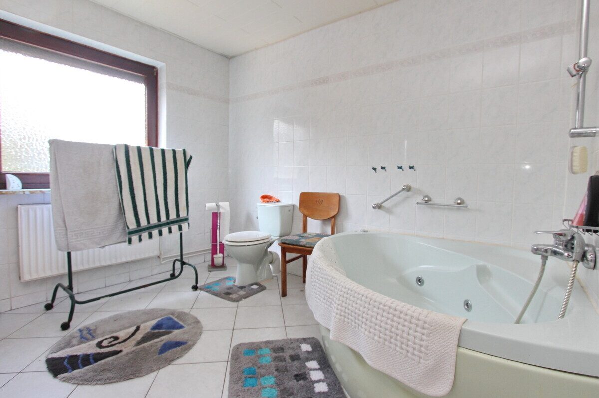 Badezimmer Immobilienangebot - Itzstedt - Haus_Wohnung - Teilbares Baugrundstück in Itzstedt mit Altbestand