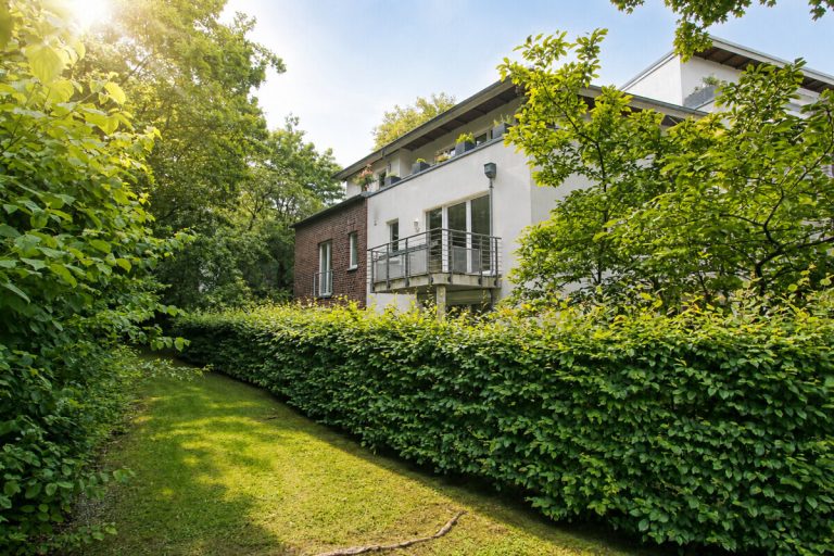Immobilienangebot - Hamburg - Haus_Wohnung - Helle 2-Zimmer-Wohnung mit Balkon und Tiefgaragen-Stellplatz in Hamburg-Hummelsbüttel