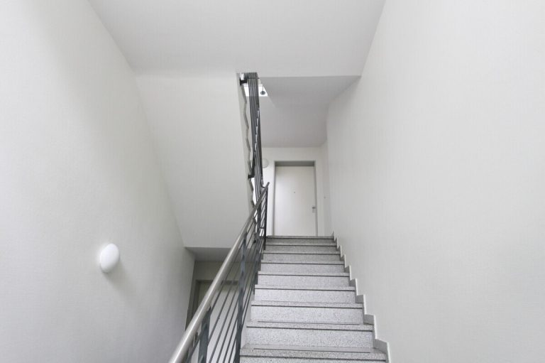 Immobilienangebot - Hamburg - Haus_Wohnung - Helle 2-Zimmer-Wohnung mit Balkon und Tiefgaragen-Stellplatz in Hamburg-Hummelsbüttel