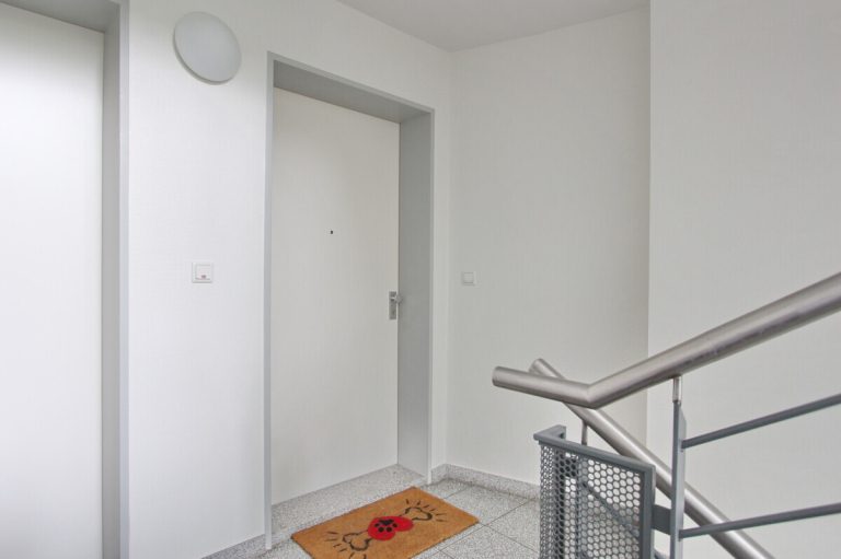 Immobilienangebot - Hamburg - Haus_Wohnung - Helle 2-Zimmer-Wohnung mit Balkon und Tiefgaragen-Stellplatz in Hamburg-Hummelsbüttel