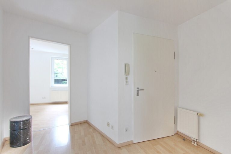 Immobilienangebot - Hamburg - Haus_Wohnung - Helle 2-Zimmer-Wohnung mit Balkon und Tiefgaragen-Stellplatz in Hamburg-Hummelsbüttel