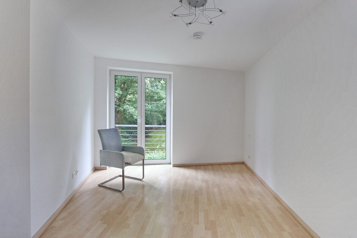 Schlafzimmer Immobilienangebot - Hamburg - Haus_Wohnung - Helle 2-Zimmer-Wohnung mit Balkon und Tiefgaragen-Stellplatz in Hamburg-Hummelsbüttel