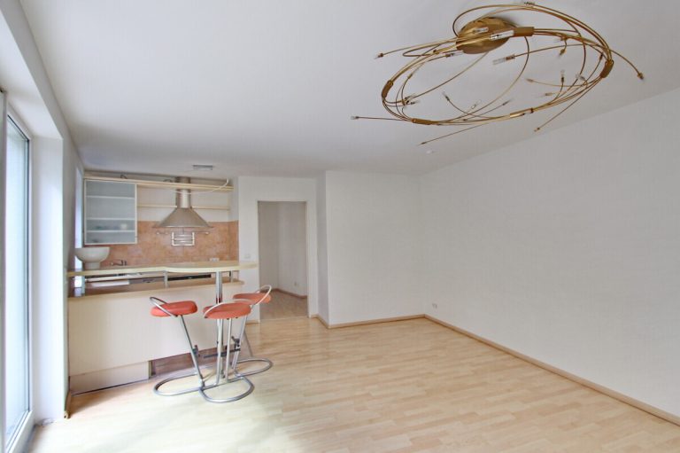 Immobilienangebot - Hamburg - Haus_Wohnung - Helle 2-Zimmer-Wohnung mit Balkon und Tiefgaragen-Stellplatz in Hamburg-Hummelsbüttel