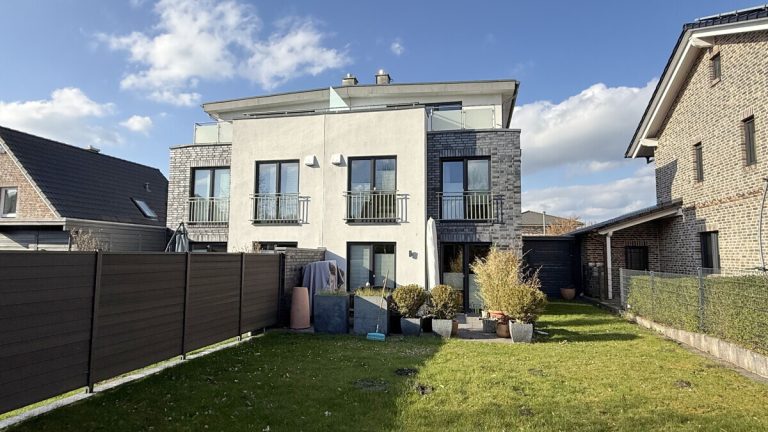 Immobilienangebot - Kaltenkirchen - Haus_Wohnung - Energieeffiziente & neuwertige Doppelhaushälfte in bester Lage von Kaltenkirchen