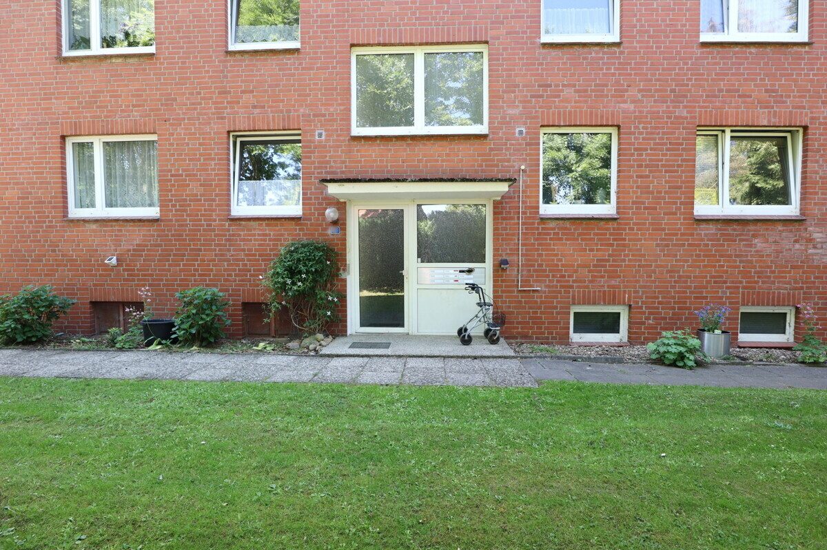 Eingangbereich Immobilienangebot - Lentföhrden - Haus_Wohnung - PROVISIONSFREI: Kapitalanlage in Lentföhrden - Vermietete Wohnung mit Entwicklungspotenzial