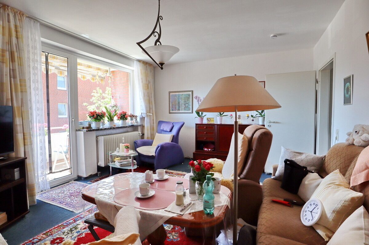 Wohnzimmer III Immobilienangebot - Lentföhrden - Haus_Wohnung - PROVISIONSFREI: Kapitalanlage in Lentföhrden - Vermietete Wohnung mit Entwicklungspotenzial