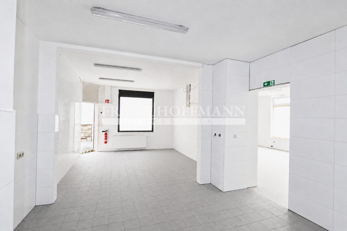 M2546 Gewerberaum 3 Immobilienangebot - Hamburg - Commercial_Büro - Büro-/ Ladengeschäft mit hervorragender Sichtbarkeit in Hamburg-Poppenbüttel
