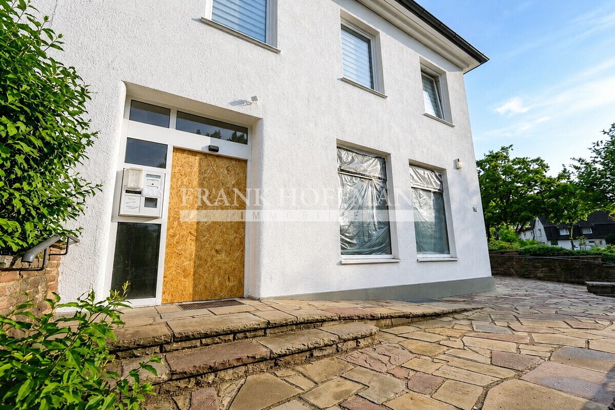 M2546 Außenansicht 2 Immobilienangebot - Hamburg - Commercial_Büro - Büro-/ Ladengeschäft mit hervorragender Sichtbarkeit in Hamburg-Poppenbüttel