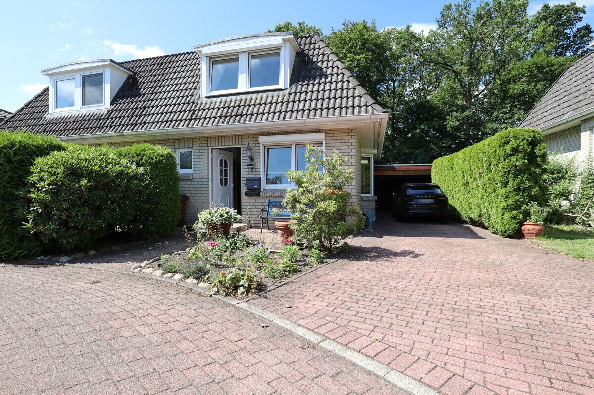 Immobilienangebot - Henstedt-Ulzburg - Haus_Wohnung - Zu mieten: Doppelhaushälfte mit Carport und Teilkeller in Henstedt-Ulzburg, Ortsteil Rhen
