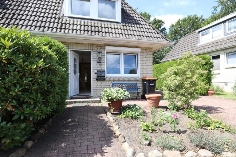 Immobilienangebot - Henstedt-Ulzburg - Haus_Wohnung - Zu mieten: Doppelhaushälfte mit Carport und Teilkeller in Henstedt-Ulzburg, Ortsteil Rhen