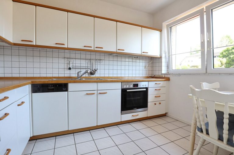 Immobilienangebot - Henstedt-Ulzburg - Haus_Wohnung - Zu mieten: Doppelhaushälfte mit Carport und Teilkeller in Henstedt-Ulzburg, Ortsteil Rhen