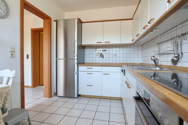 Immobilienangebot - Henstedt-Ulzburg - Haus_Wohnung - Zu mieten: Doppelhaushälfte mit Carport und Teilkeller in Henstedt-Ulzburg, Ortsteil Rhen