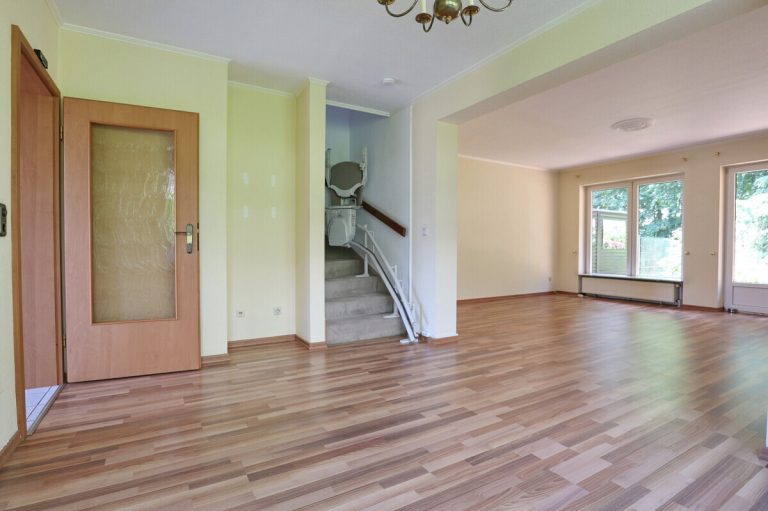 Immobilienangebot - Henstedt-Ulzburg - Haus_Wohnung - Zu mieten: Doppelhaushälfte mit Carport und Teilkeller in Henstedt-Ulzburg, Ortsteil Rhen