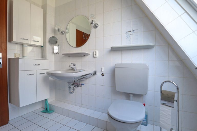 Immobilienangebot - Henstedt-Ulzburg - Haus_Wohnung - Zu mieten: Doppelhaushälfte mit Carport und Teilkeller in Henstedt-Ulzburg, Ortsteil Rhen