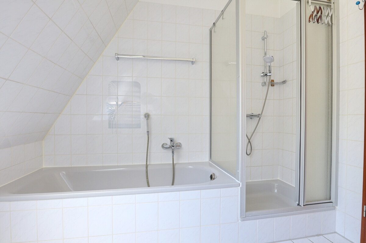 Immobilienangebot - Henstedt-Ulzburg - Haus_Wohnung - Zu mieten: Doppelhaushälfte mit Carport und Teilkeller in Henstedt-Ulzburg, Ortsteil Rhen