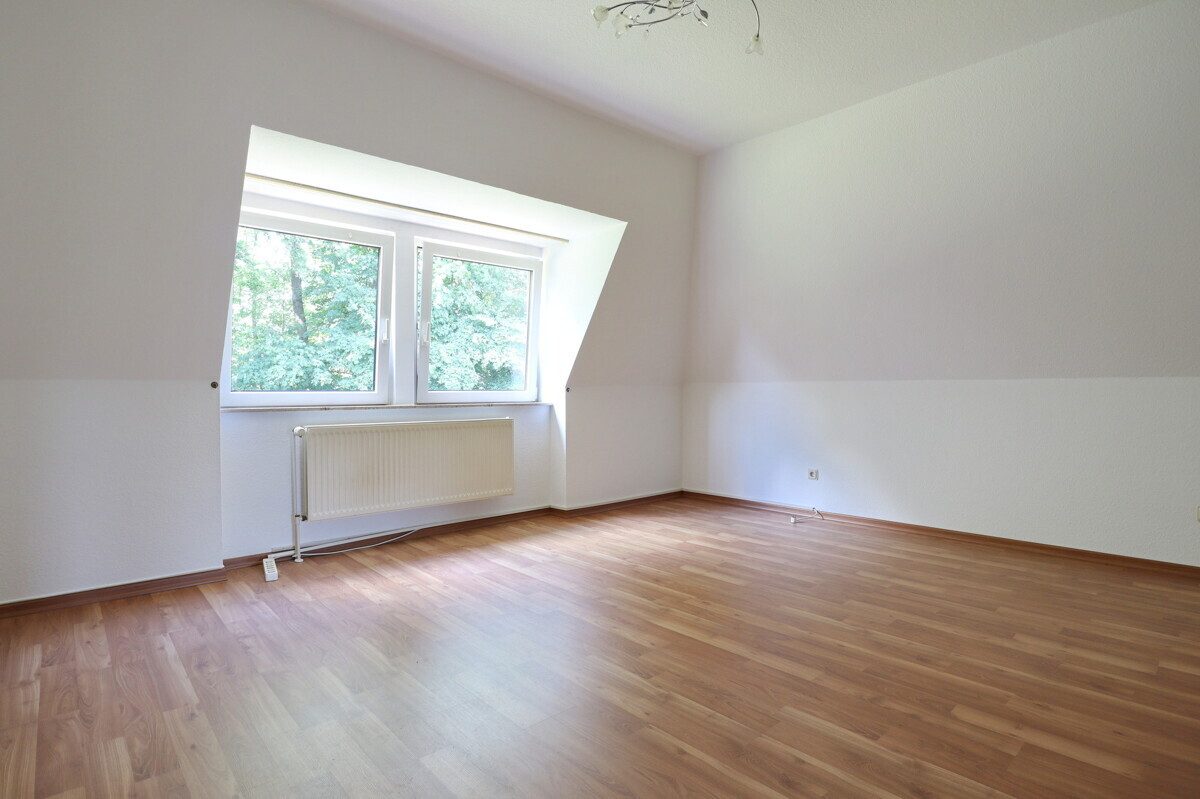 Immobilienangebot - Henstedt-Ulzburg - Haus_Wohnung - Zu mieten: Doppelhaushälfte mit Carport und Teilkeller in Henstedt-Ulzburg, Ortsteil Rhen