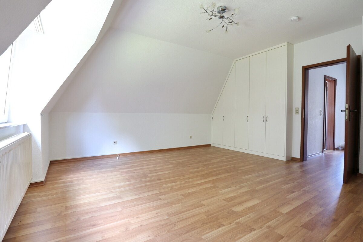 Immobilienangebot - Henstedt-Ulzburg - Haus_Wohnung - Zu mieten: Doppelhaushälfte mit Carport und Teilkeller in Henstedt-Ulzburg, Ortsteil Rhen