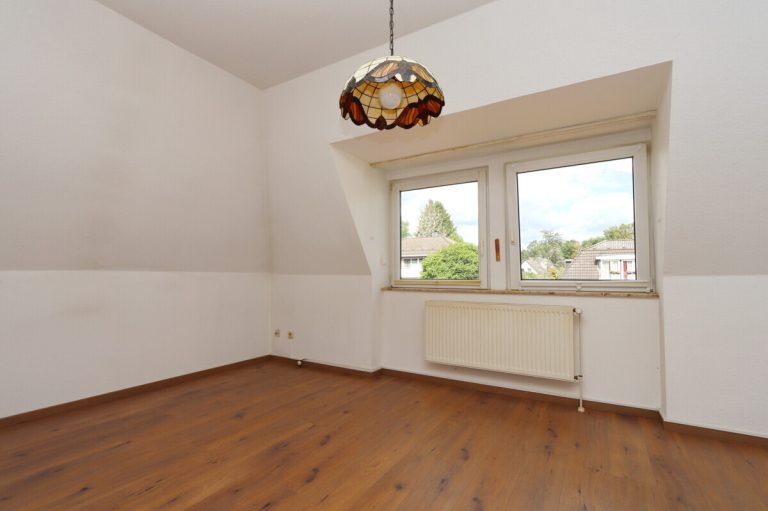 Immobilienangebot - Henstedt-Ulzburg - Haus_Wohnung - Zu mieten: Doppelhaushälfte mit Carport und Teilkeller in Henstedt-Ulzburg, Ortsteil Rhen