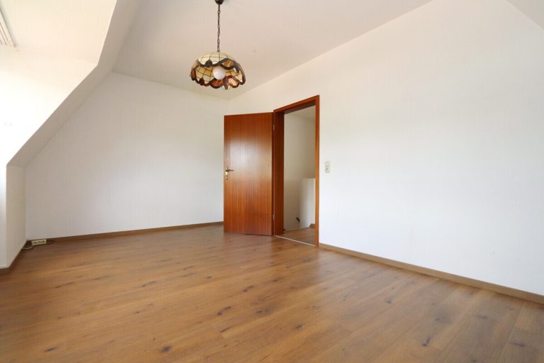 Immobilienangebot - Henstedt-Ulzburg - Haus_Wohnung - Zu mieten: Doppelhaushälfte mit Carport und Teilkeller in Henstedt-Ulzburg, Ortsteil Rhen