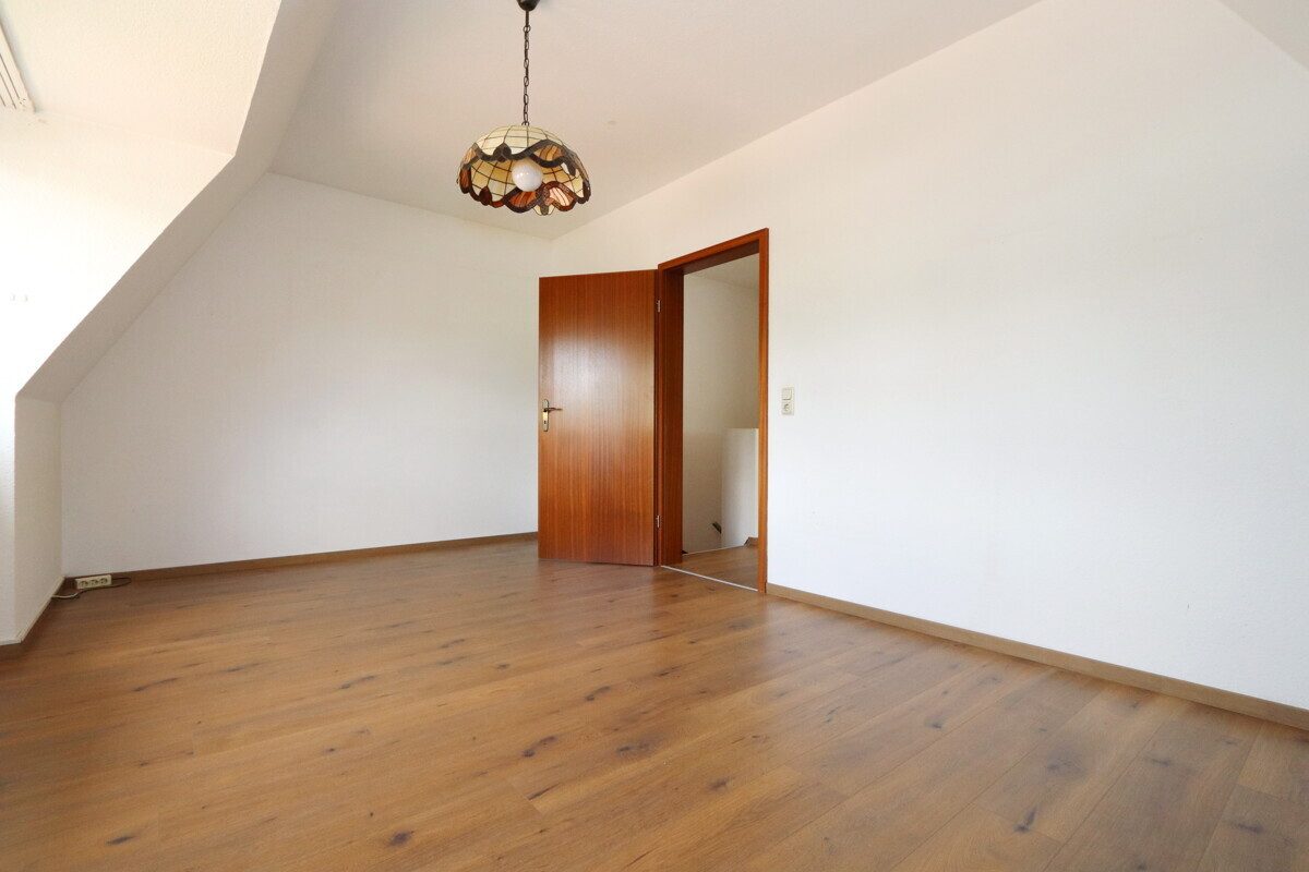 Immobilienangebot - Henstedt-Ulzburg - Haus_Wohnung - Zu mieten: Doppelhaushälfte mit Carport und Teilkeller in Henstedt-Ulzburg, Ortsteil Rhen