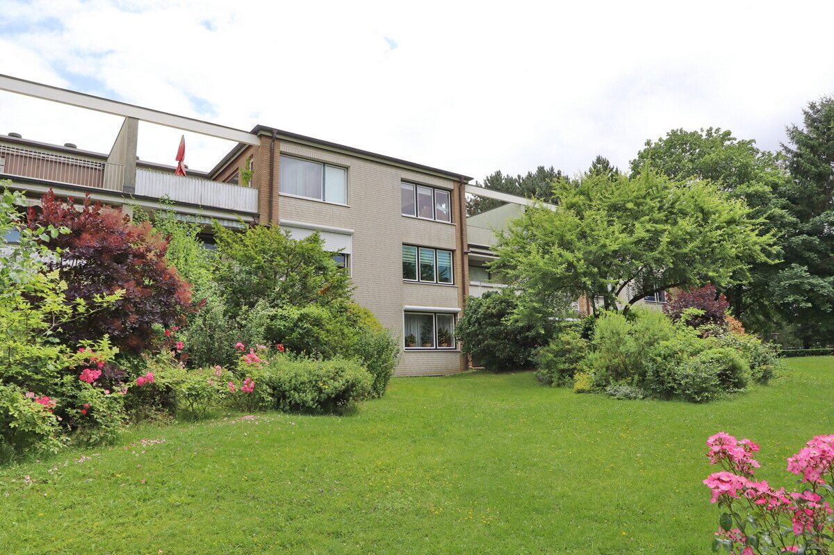 Titelbild_Rückansicht Immobilienangebot - Hamburg - Haus_Wohnung - Geräumige 2-Zimmer Wohnung mit Potenzial in Hamburg Farmsen-Berne