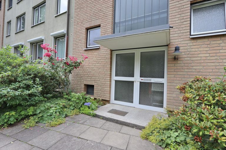 Immobilienangebot - Hamburg - Haus_Wohnung - Geräumige 2-Zimmer Wohnung mit Potenzial in Hamburg Farmsen-Berne
