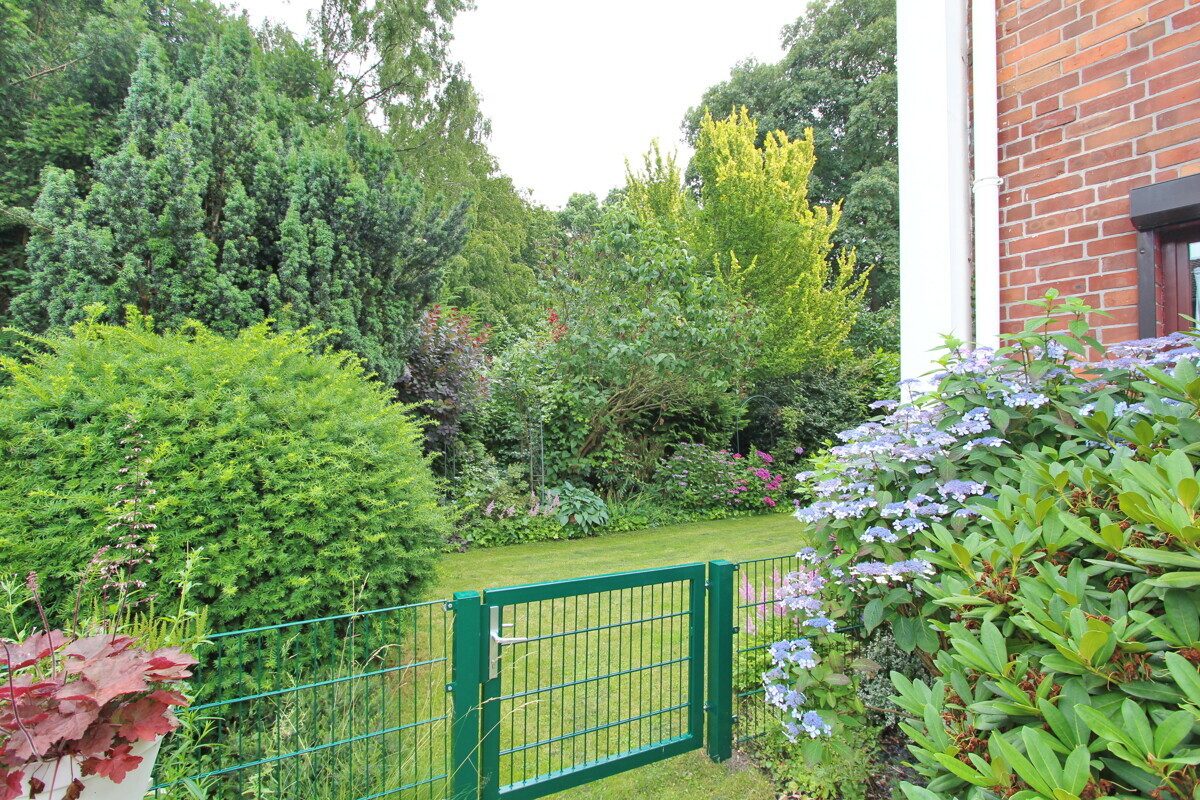 Seitlicher Gartenzugang Immobilienangebot - Hamburg - Haus_Wohnung - Reihenendhaus mit großem Garten in Hamburg-Bramfeld