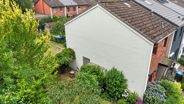Immobilienangebot - Hamburg - Haus_Wohnung - Reihenendhaus mit großem Garten in Hamburg-Bramfeld