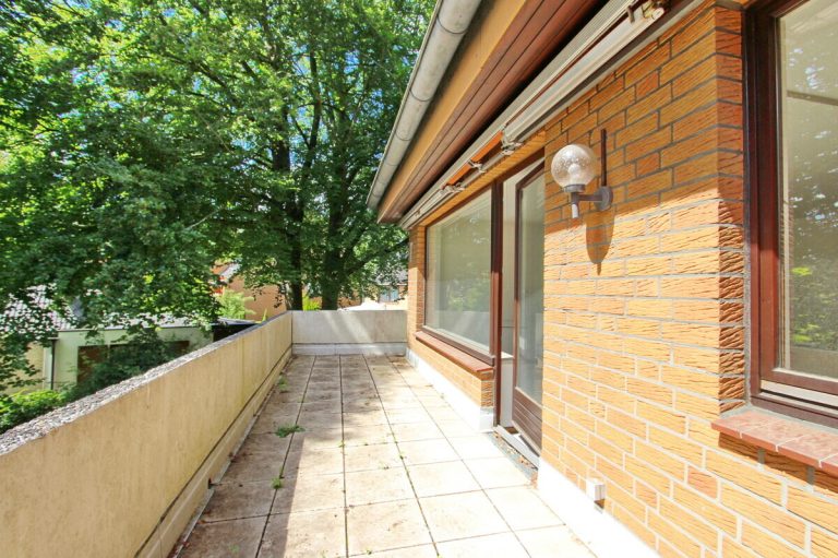 Immobilienangebot - Hamburg - Haus_Wohnung - 3-4-Zimmer-Eigentumswohnung mit großem Balkon und TG-Stellplatz in Hamburg-Wellingsbüttel