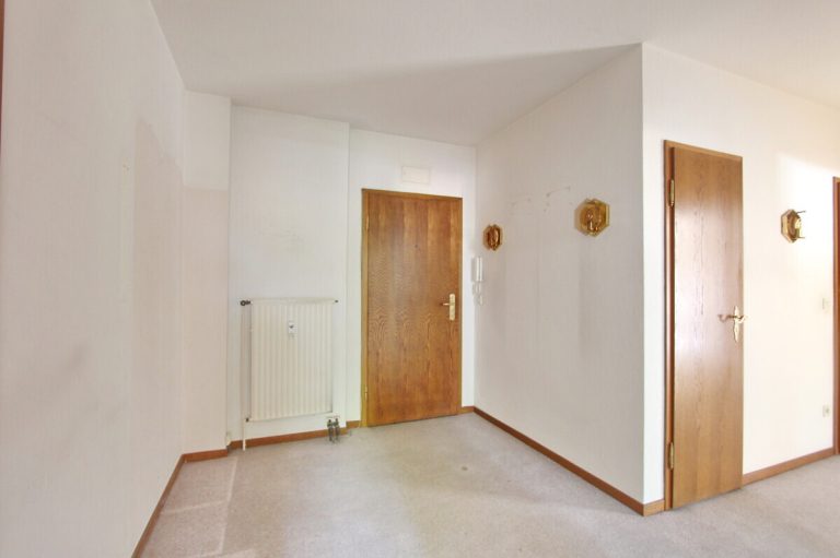 Immobilienangebot - Hamburg - Haus_Wohnung - 3-4-Zimmer-Eigentumswohnung mit großem Balkon und TG-Stellplatz in Hamburg-Wellingsbüttel
